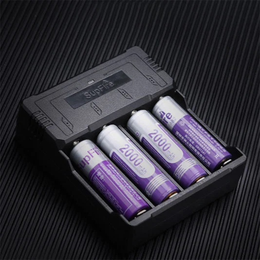 SUPERFIRE AC46 18650 pil USB şarj cihazı
